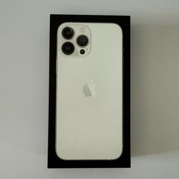 APPLE iPhone 13 Pro Max - Silver 128 GB Unlocked - Picture 3 of 7